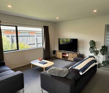 Easy Living - Photo 1