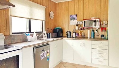 Central Forrest Hill home - Photo 5