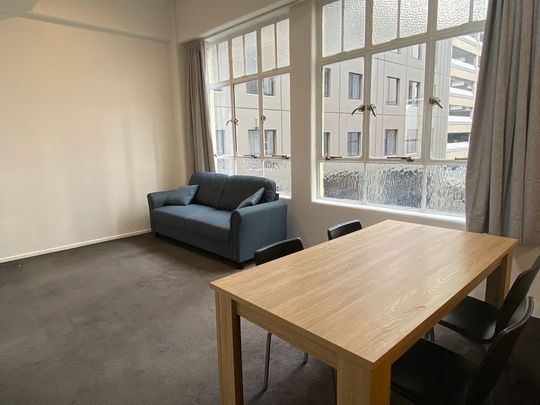 Large 1 bedroom unit, Central Queen Street, CBD - Photo 1