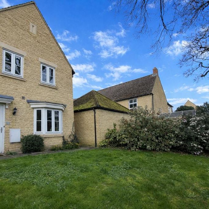 3 bedroom semi-detached house to rent - Photo 1