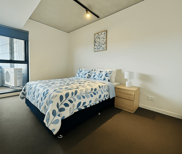Stylish & Fully Furnished Two-Bedroom Apartment - Photo 4