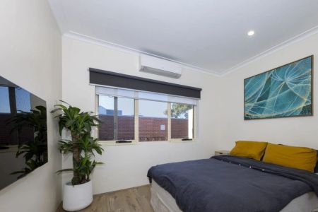 8/1A Gilbertson Street, Essendon. - Photo 5