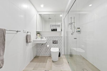 A Luxury Residence Offering Exceptional Convenience in a Prime Location - Photo 4