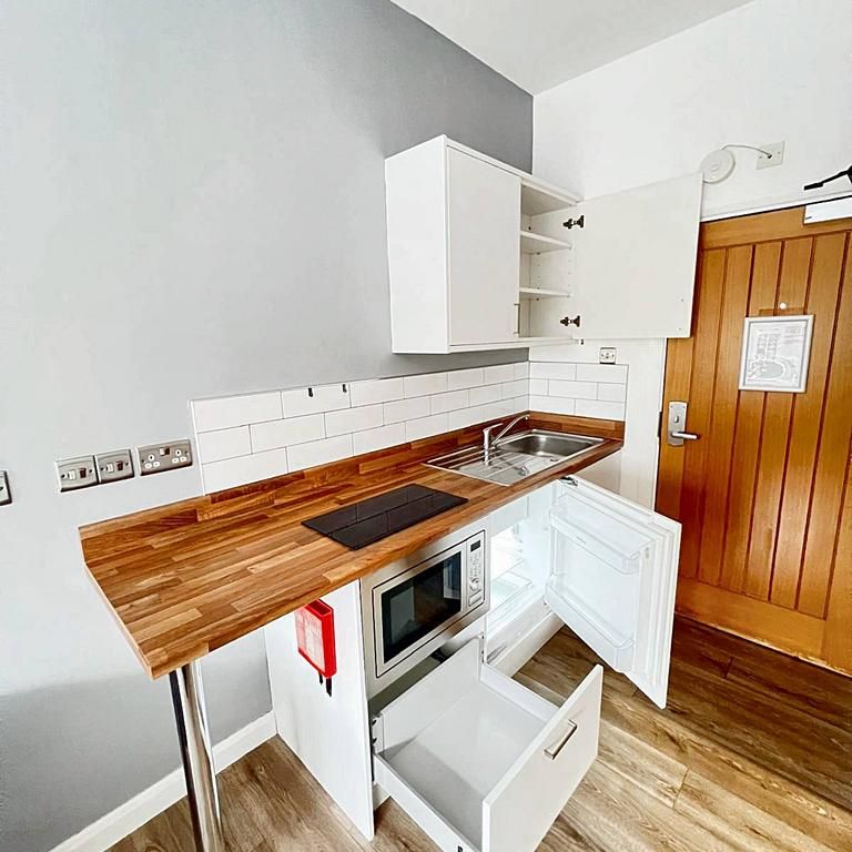 Studio to rent - Photo 1
