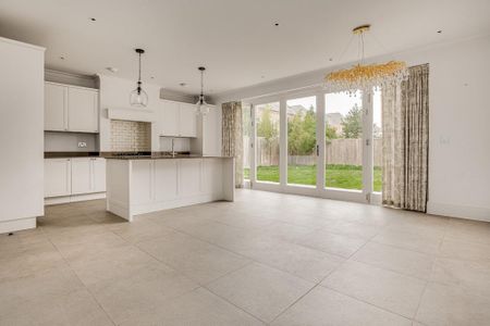 5 bedroom detached house to rent - Photo 3