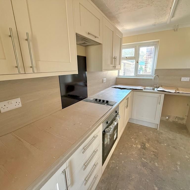 3 bedroom semi-detached house to rent - Photo 1