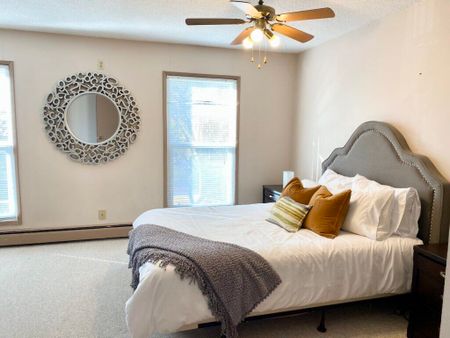 Edmonton Furnished Condo Rental in Westmount - Renovated & Furnished Suite In Glenora - Photo 5
