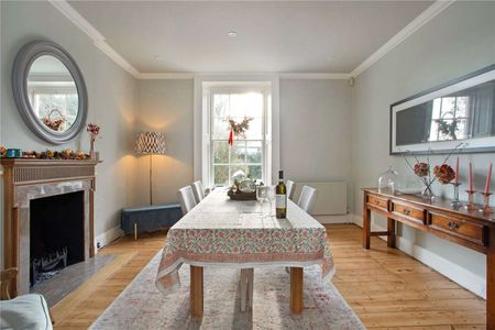 A charming period home in the heart of the village. - Photo 4