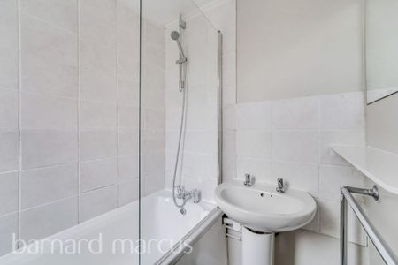 St Benets Grove - Photo 4