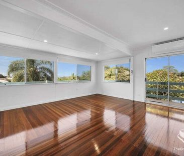 Delightful renovated home - Photo 2