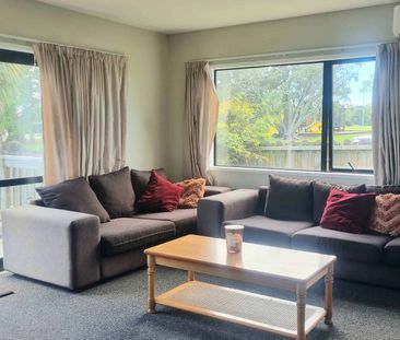 Central Beachlands, ready for summer! - Photo 1