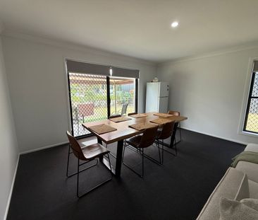 Quiet & secure end townhouse in sought after estate in central Robina - Photo 2