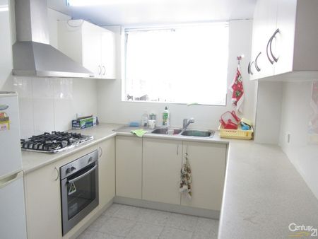 Renovated Townhouse - Photo 3