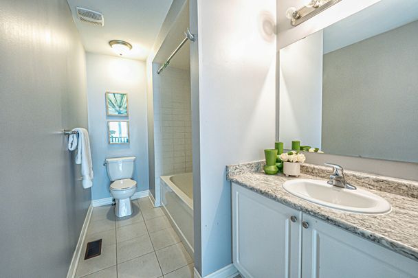 For Lease - 10 Mccabe Lane, New Tecumseth, Ontario - Photo 1