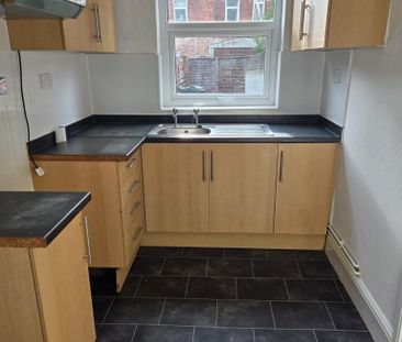 2 bedroom terraced house to rent - Photo 6
