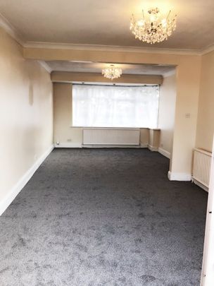 3 Bed Terraced House, Cleveley Crescent, W5 - Photo 1