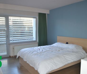 Nabij het centrum gelegen ruim appartement met staanplaats en 2 sla... - Foto 5
