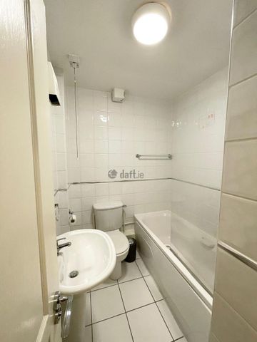 Apartment to rent in Dublin, Saint Kevin's - Photo 4