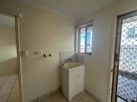 SPACIOUS SOUTH GLADSTONE UNIT IN QUIET LOCATION - Photo 5