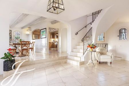 Maison à louer Mougins, Cote d'Azur, France9 000 EUR / Mois - Photo 3