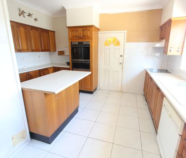 Walking Distance to Warwick Farm Station - Photo 6