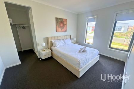 Spacious 4-Bedroom Family Home in Harpley Estate - Werribee - Photo 5