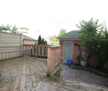 Townhouse For Lease | N8129364 - Photo 4