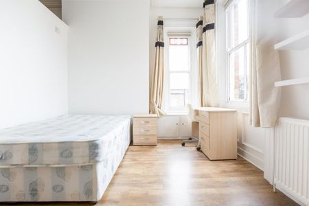 3 bedroom apartment to rent - Photo 4