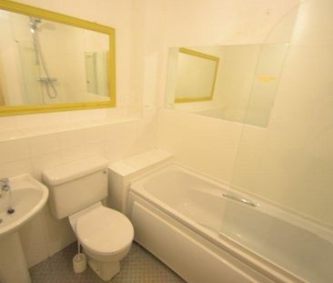 4 bedroom townhouse to rent - Photo 2