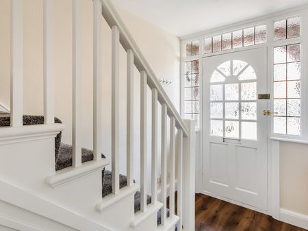 Ref: GK - New North Road - Photo 2
