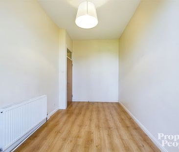 APT 2, 42 Castleton Gardens, Belfast, BT15 3BY - Photo 2