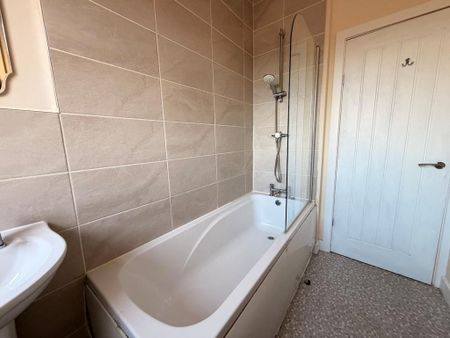 2 bedroom terraced house to rent - Photo 4