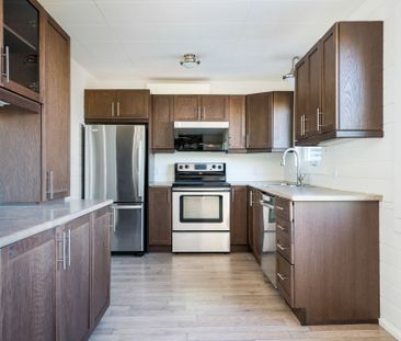 For Lease - 35 St. Clair Street, Collingwood, Ontario - Photo 2