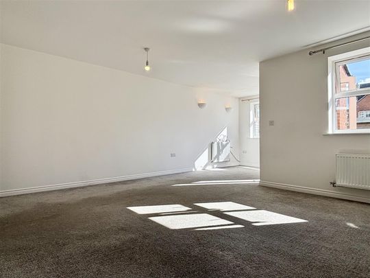Bakers Crescent, So50 - Photo 1