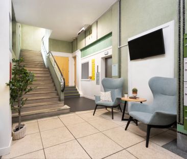 Large High Double Ensuite - Photo 4