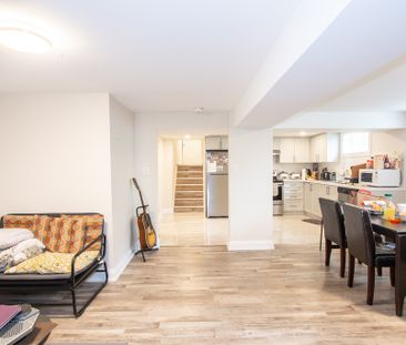 Spacious 3 Bedroom Unit off of Upper Gage!! - Photo 1