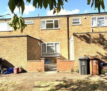 3 bedroom Mid Terraced House - Coventry Close, Stevenage - Photo 6