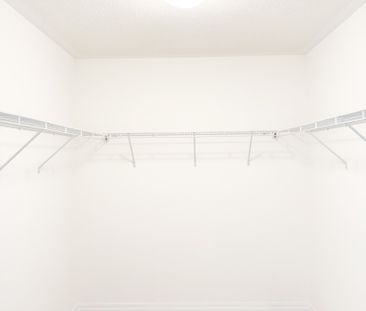 For Lease - 203 Flood Avenue, Clarington, Ontario - Photo 2