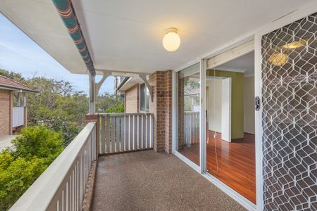 2 bedroom with study - walk to station - Photo 5