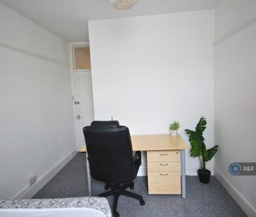 4 bedroom terraced house to rent - Photo 6