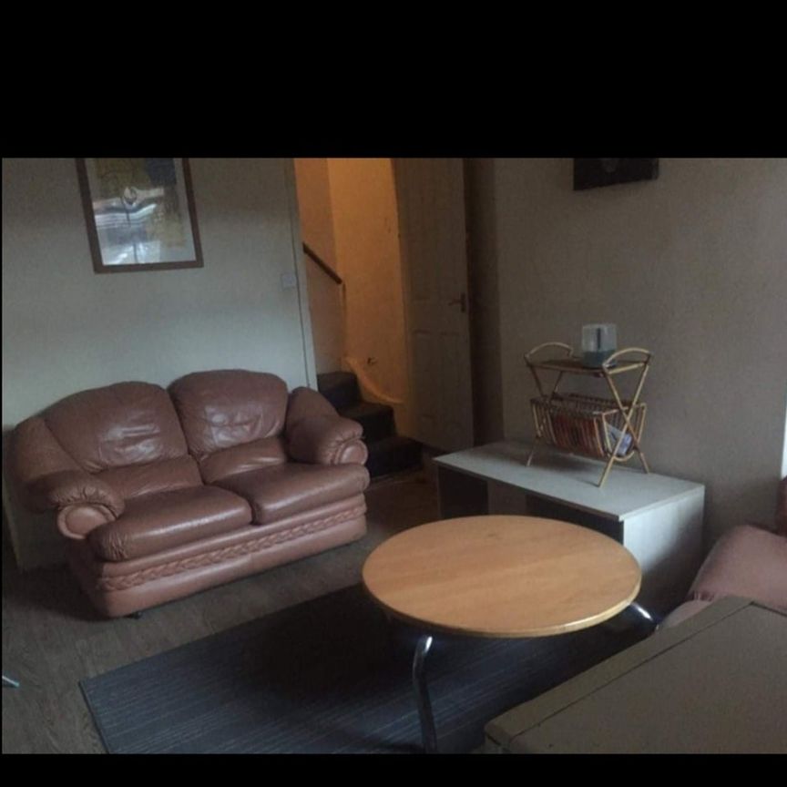 Room in a Shared House, The Broadway, B20 - Photo 1