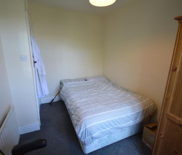 3 bedroom flat to rent - Photo 2