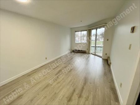 1XXX East Broadway 207 Vancouver - Photo 2