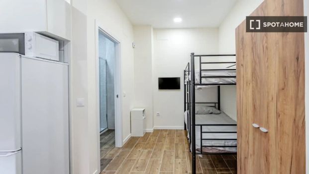 Piso de alquiler en San Fermín - Foto 1