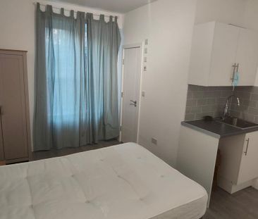 Studio to rent - Photo 1