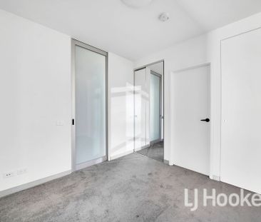 Modern & Spacious Living in the Heart of Southbank - Photo 2