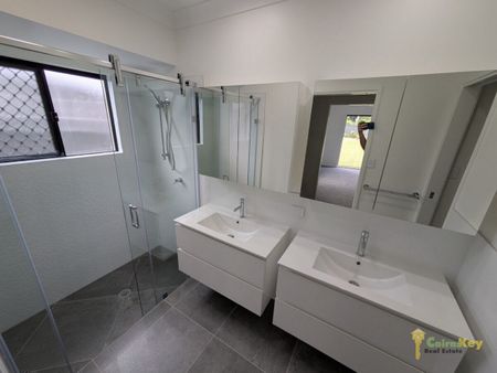 Fully Fenced & Pet Friendly Stylish & Spacious Home in the Northern Beaches!! - Photo 2