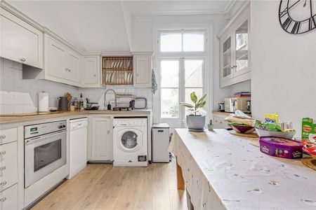 A spacious two bedroom garden flat, located on Monserrat Road offering easy access to the East Putney and Putney mainline and the high street and the river Thames. - Photo 2