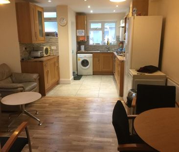 1 bedroom in a house share to rent - Photo 5