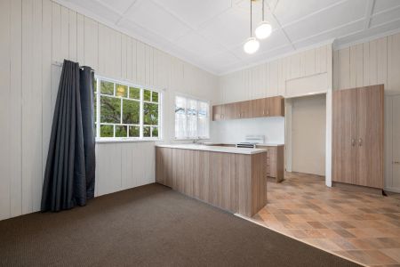 Spacious Character-Filled Apartment in a Peaceful Greenslopes Setting - Photo 4